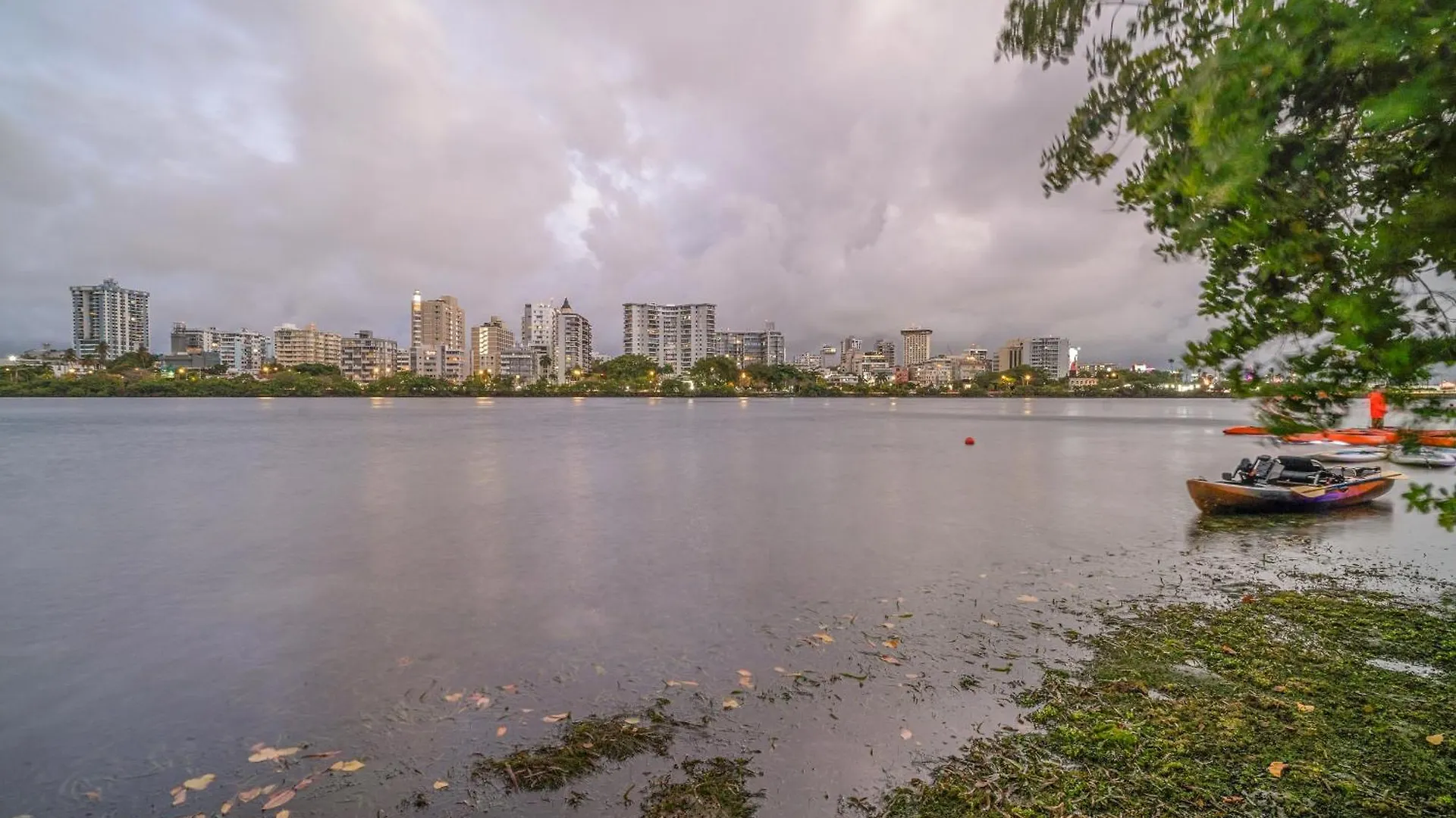 Condado Ocean Front San Juan Lägenhet